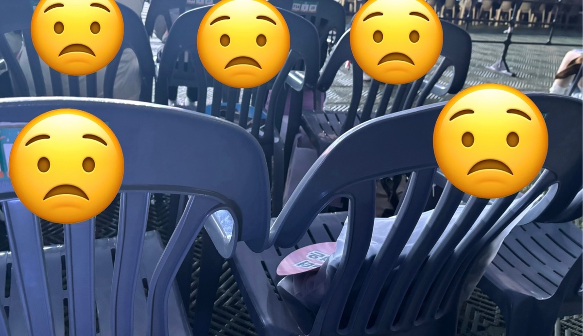 SEVENTEEN Empty Seats at Fanmeeting