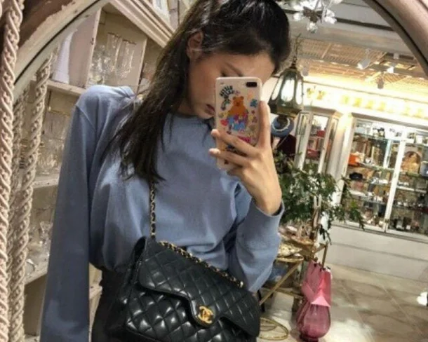 Jennie Vintage Chanel Pieces Inherited from Her Mother