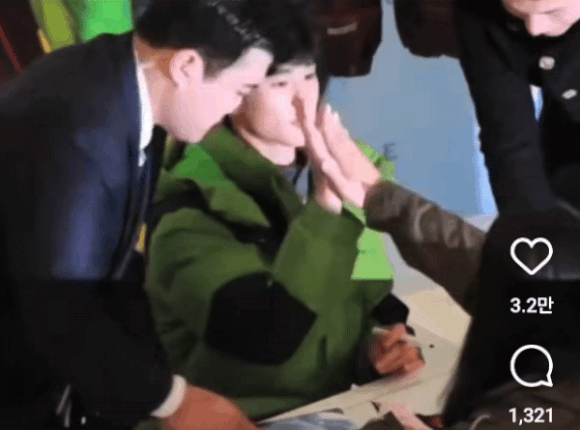 Kim Soo Hyun Hand Habits Spark Controversy
