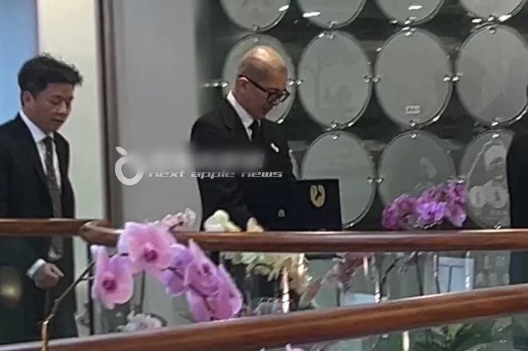 Barbie Hsu Burial Ceremony DJ Koo