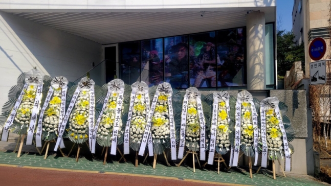 THE BOYZ Fans Truck Protest ONE HUNDRED Headquarters