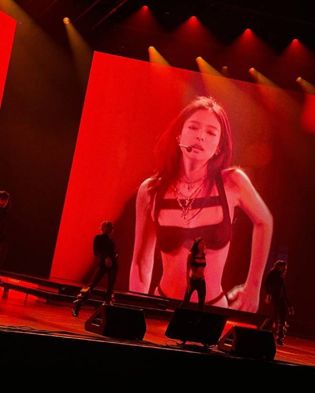 Jennie outfit spark controversy 090325