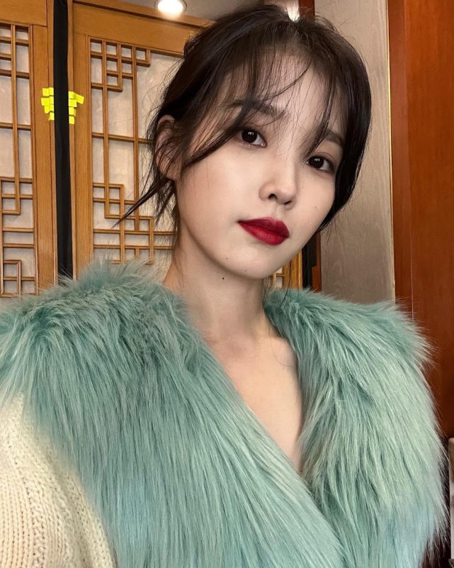 IU