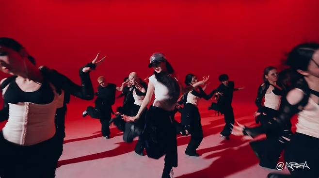 HyunA-Turns-Head-with1st-Comeback-Since-Marriage-to-Yong-Jun-hyung-3