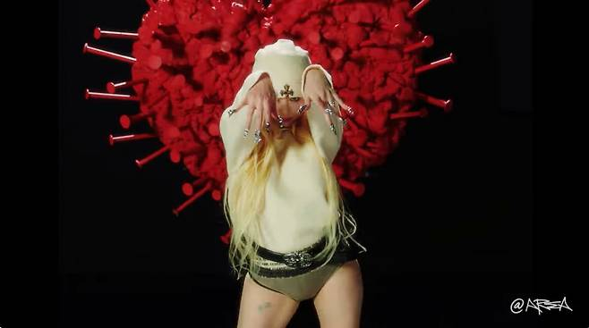 HyunA-Turns-Head-with1st-Comeback-Since-Marriage-to-Yong-Jun-hyung-2