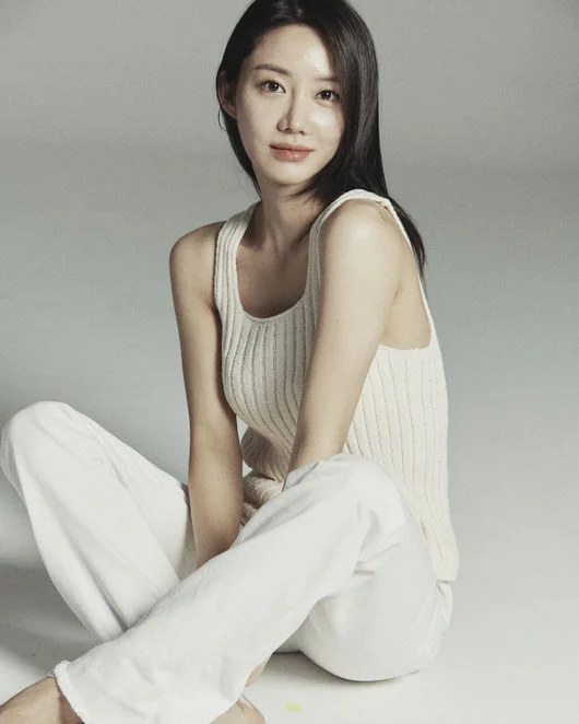 Han Groo Reflects on Raising Twins Alone While Filming Without a Manager