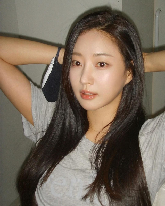 Kim Sa-rang Stuns with Timeless Beauty at 47 snl korea 1