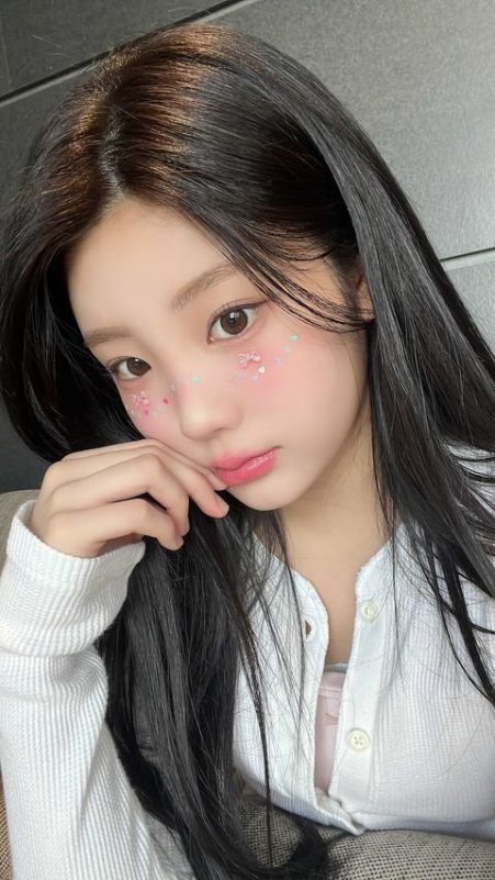 ILLIT’s Wonhee vs NewJeans’ Hanni Who’s Your Favorite Baby-Faced Idol