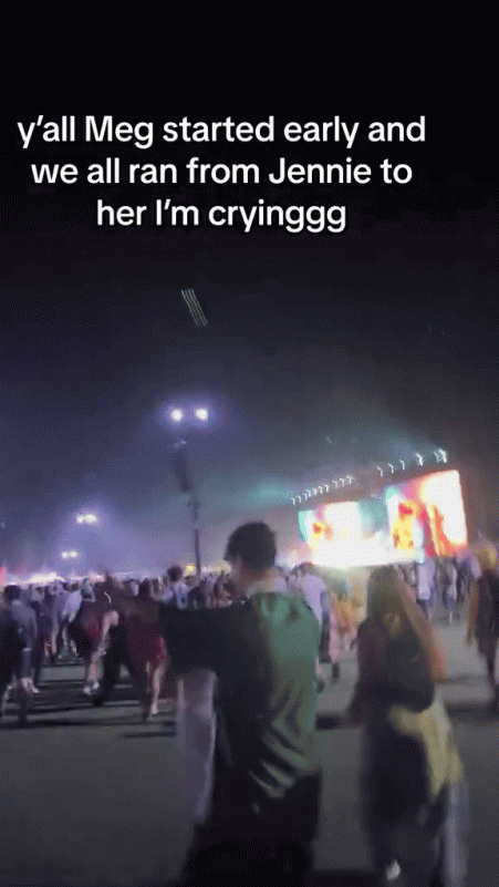 Jennie Coachella audience walkout Audience Allegedly Walked Out During Jennie’s Coachella Stage To Watch Another Star Perform 3.gif