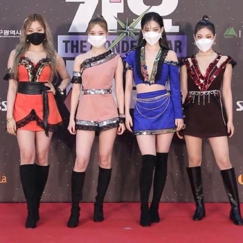 aespa old photo red carpet 3
