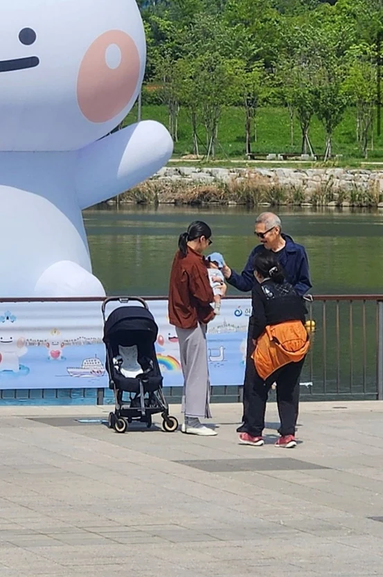 kim-min-hee-hong-sang-soo-baby-outing