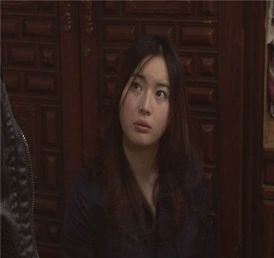 Former Visual Star’s Jung Da-hye Transformation Ignites Fierce Debate 3