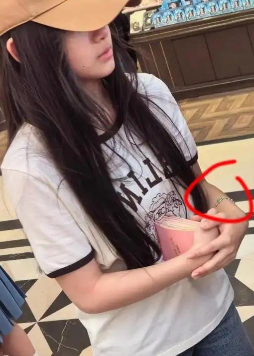 Rare Photos of Barbie Hsu’s Daughter Go Viral 1