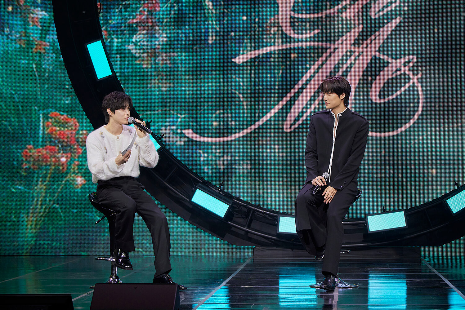 EXO_KAI_Fourth_Mini_Album_Press_Conference_Image_6 (MC SUHO, KAI) (1)