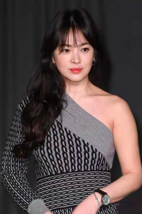 Song Hye-kyo Fixes Former Shoulder and Stuns at 40 1