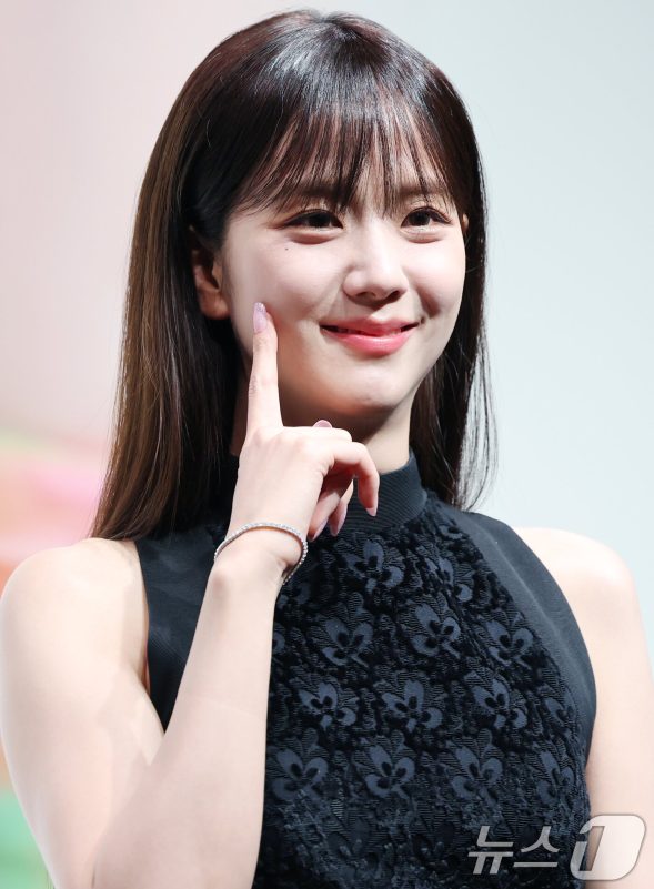 Jisoo Han So Hee A Visual Showdown at Dior Exhibition 3