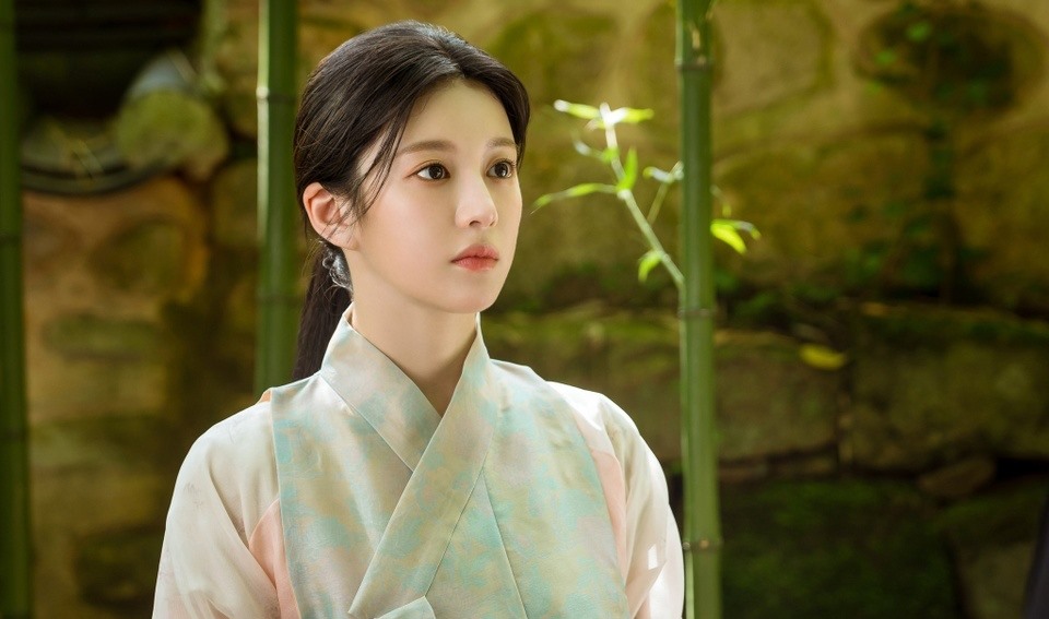 Go Youn-jung Profile 7