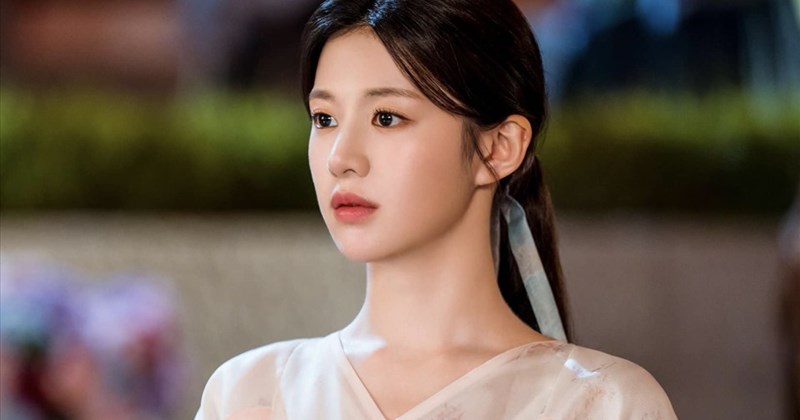 Go Youn-jung Profile 6