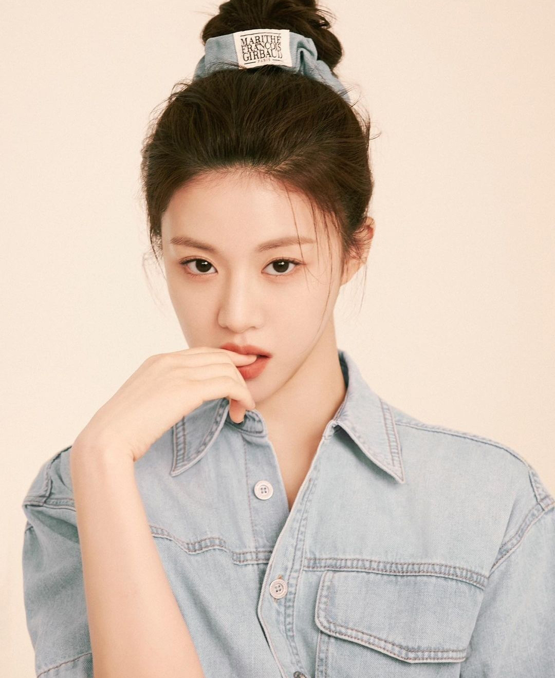 Go Youn-jung Profile 5