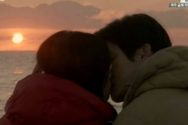 Reply 1994 Min Do-hee Shares Bali Photos First Kiss Scene with Actor Kim Sung-kyun 4