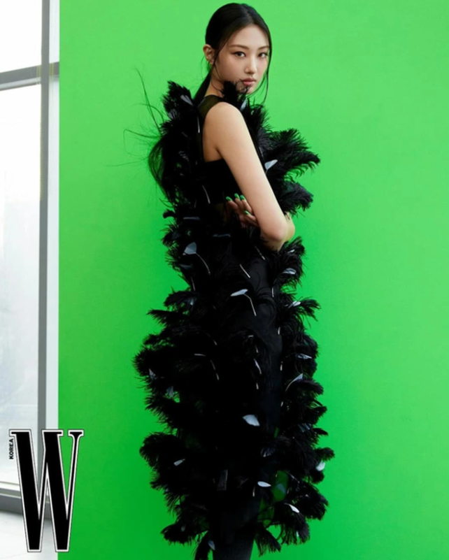 Has Prada Found Kim Soo Hyun’s Replacement MEOVV Gawon 9