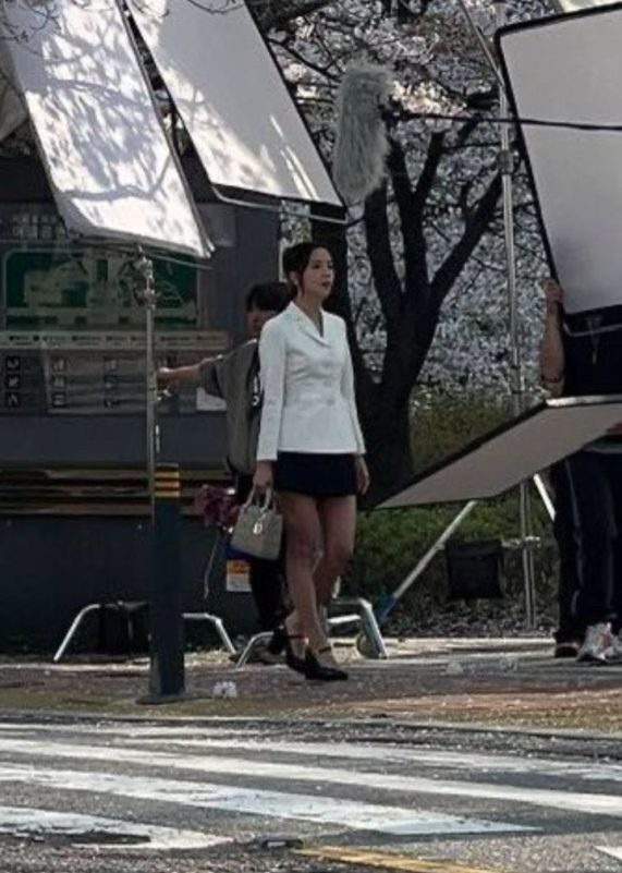 Leaked Set Photos of Jisoo’s New Drama Stir Controversy Online Over Her Drastic Transformation 4