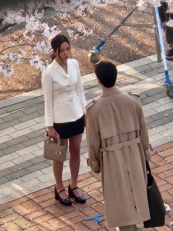 Leaked Set Photos of Jisoo’s New Drama Stir Controversy Online Over Her Drastic Transformation 3