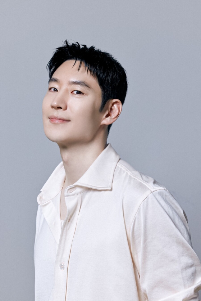Lee Je-hoon on Acting, Aging, and Self-Worth 1