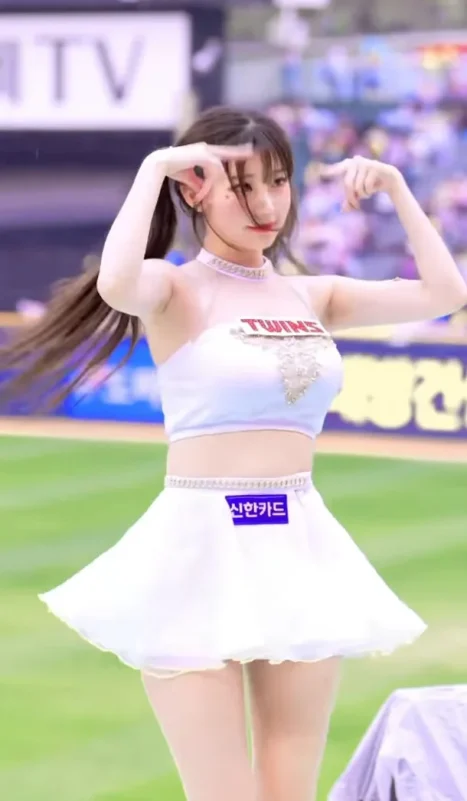 Pikki Pikki Dance Cheerleader Lee Joo-eun Faces Backlash Over Revealing Outfit 1