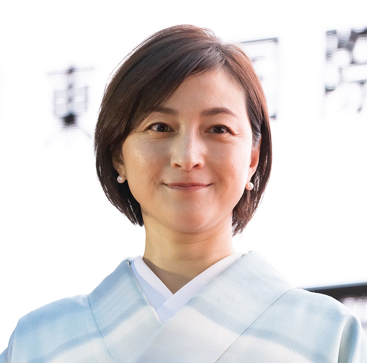 Ryoko Hirosue profile 3