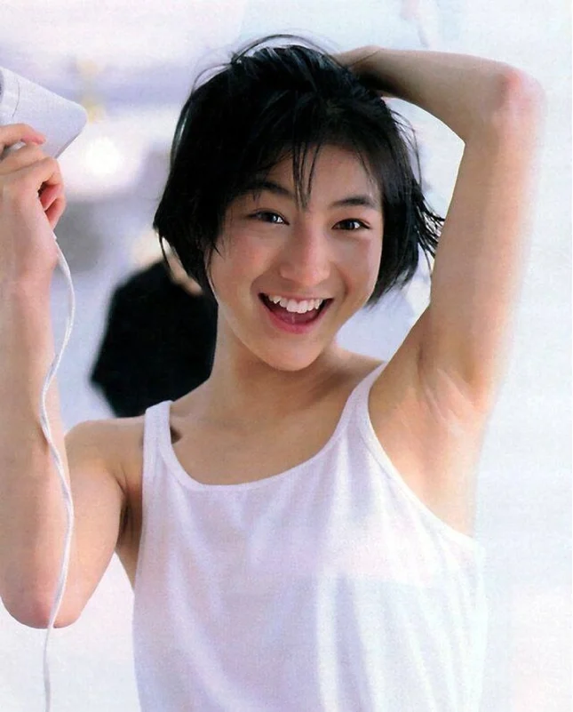 Ryoko Hirosue profile 5