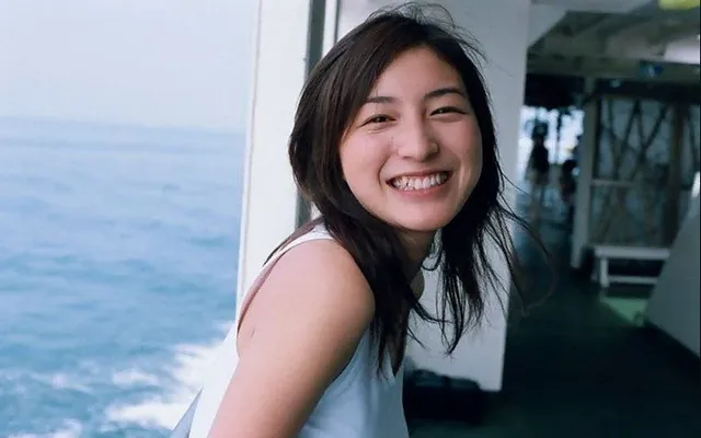 Ryoko Hirosue profile 45