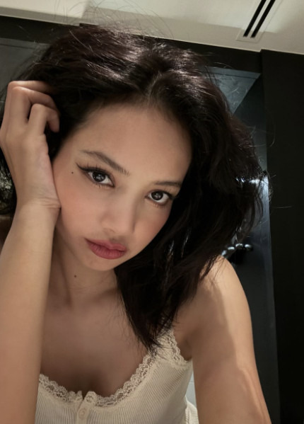 BLACKPINK’s Lisa Mocked by Journalist after The White Lotus 4