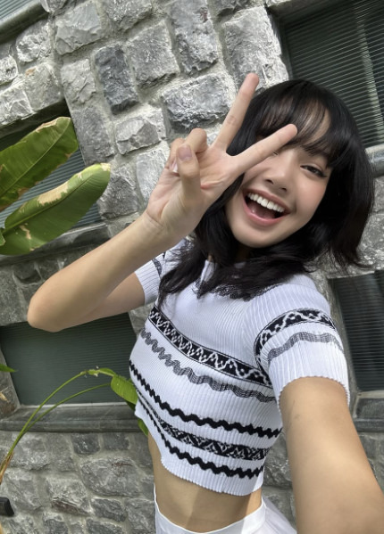 BLACKPINK’s Lisa Mocked by Journalist after The White Lotus 1