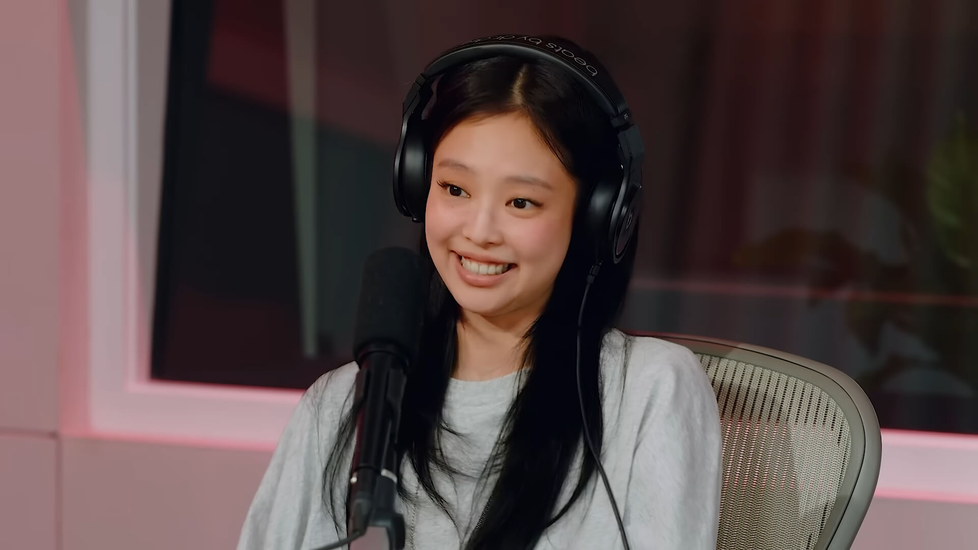 JENNIE_ The Ruby Interview with Zane Lowe 38-27 screenshot