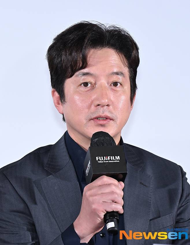 Jung Joon-ho Gracefully Shuts Down Aggressive Reporter at Press Conference