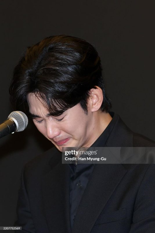 Kim Soo-hyun Press Conference Worn-Out Makeup 2