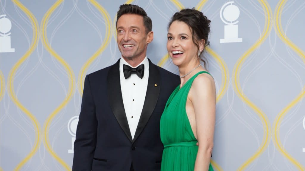hugh jackman deborra-lee furness divorceHughJackman-DeborraLeeFurness-formalwear-smiling.
