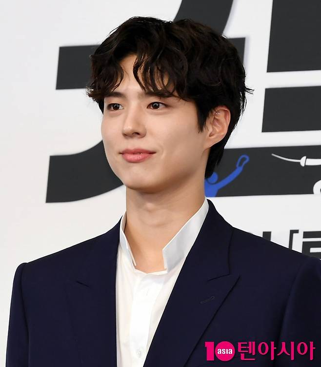 park bo-gum injury recovery good boyman-suit-portrait-Korean.