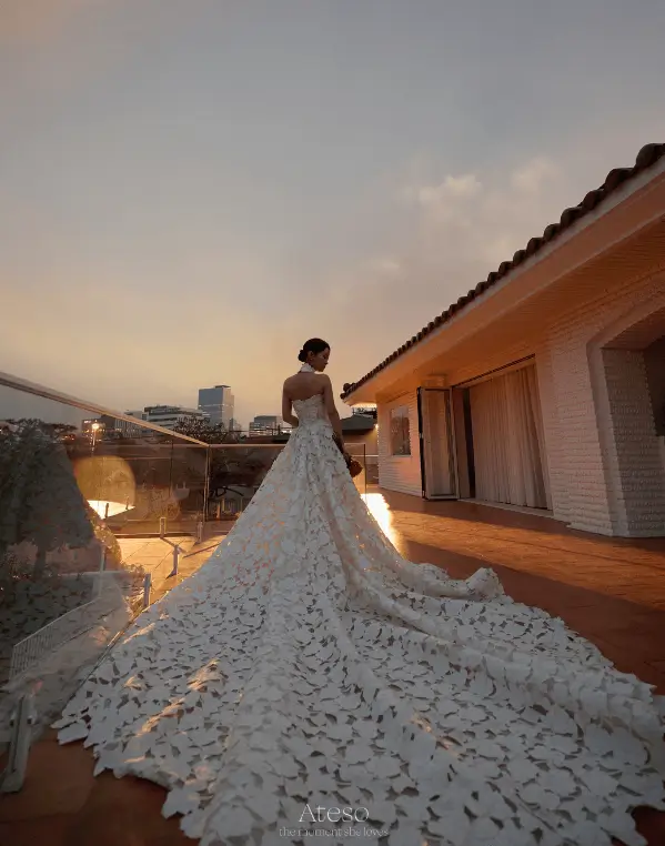 kim jun-ho kim ji-min wedding 2025bride-sunset-wedding-dress-rooftop.
