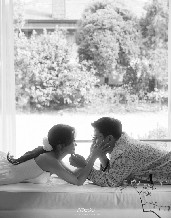 kim jun-ho kim ji-min wedding 2025Couple-Monochrome-Affectionate-Window.