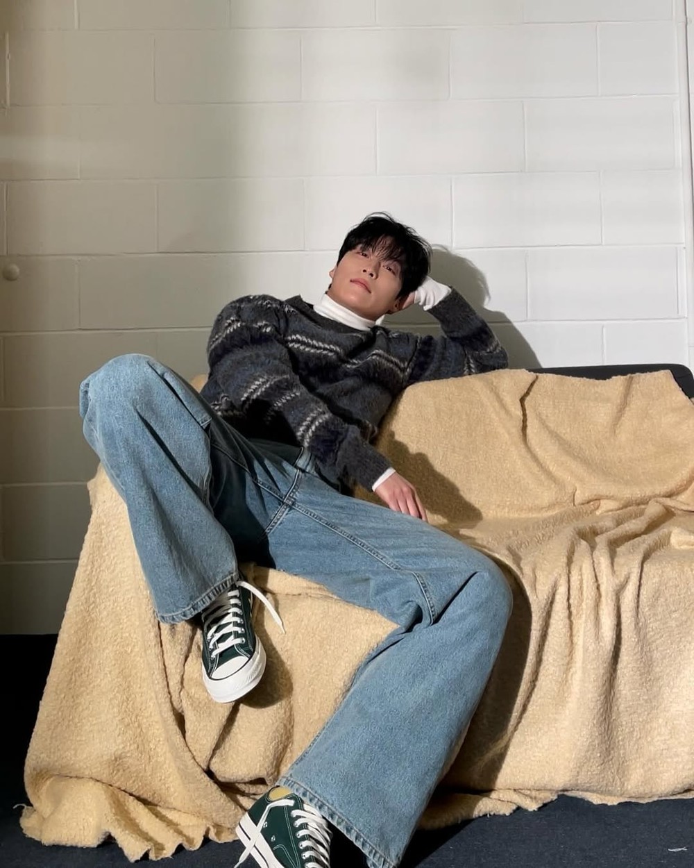 iu-mv-male-lead-not-cha-eun-woo-but-another-actor-huh-nam-joon-1