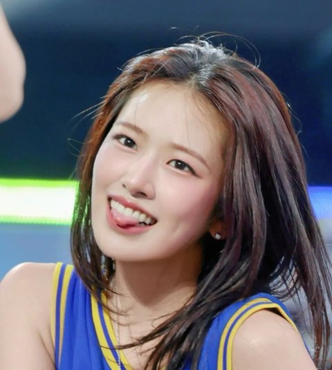 ahn yu-jin viral pann postwoman-tongue-smile-brunette.