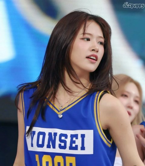 ahn yu-jin viral pann postwoman-jersey-Yonsei-brunette.