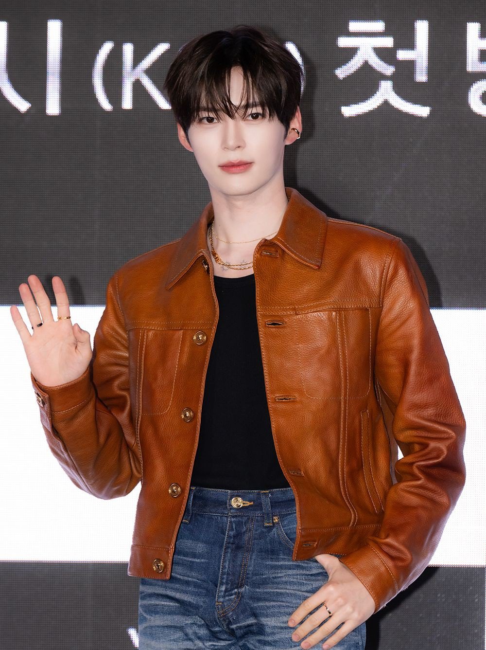 world-of-street-woman-fighter-premiere-mc-sung-hanbin