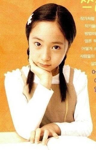 jessica and krystal sm entertainment sistersgirl-portrait-pensive-braids.