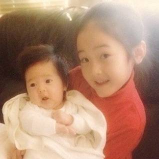 jessica and krystal sm entertainment sisterschildren-siblings-baby-portrait .