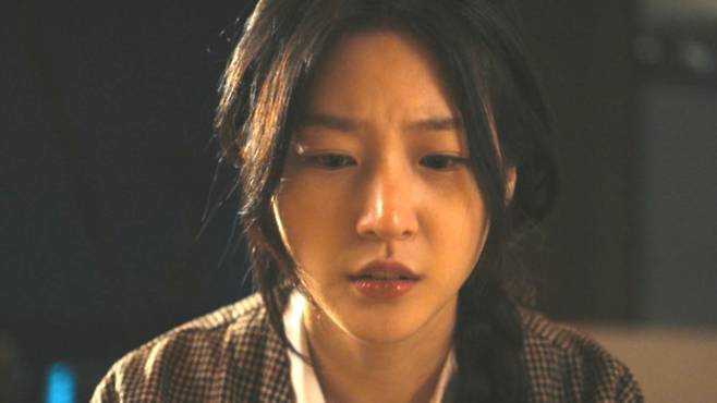 kim sae-ron final film guitar manwoman-darkhair-plaid-serious.
