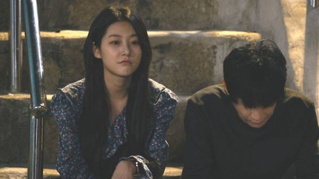 kim sae-ron final film guitar mancouple-stairs-night-conversation.