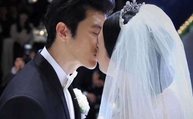 go soo marriage storyWedding-Kiss-Couple-Formalwear.